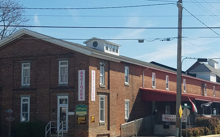 Brick-antique-shop-in-havre-de-grace